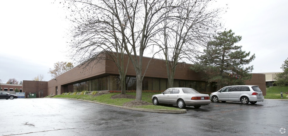 11780 Borman Dr, Maryland Heights, MO à louer - Photo du bâtiment - Image 2 de 9