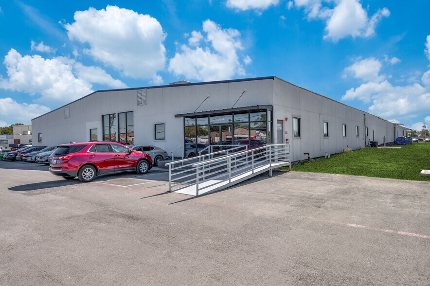 720 E State Highway 121 Byp, Lewisville, TX à vendre - Photo du bâtiment - Image 2 de 12