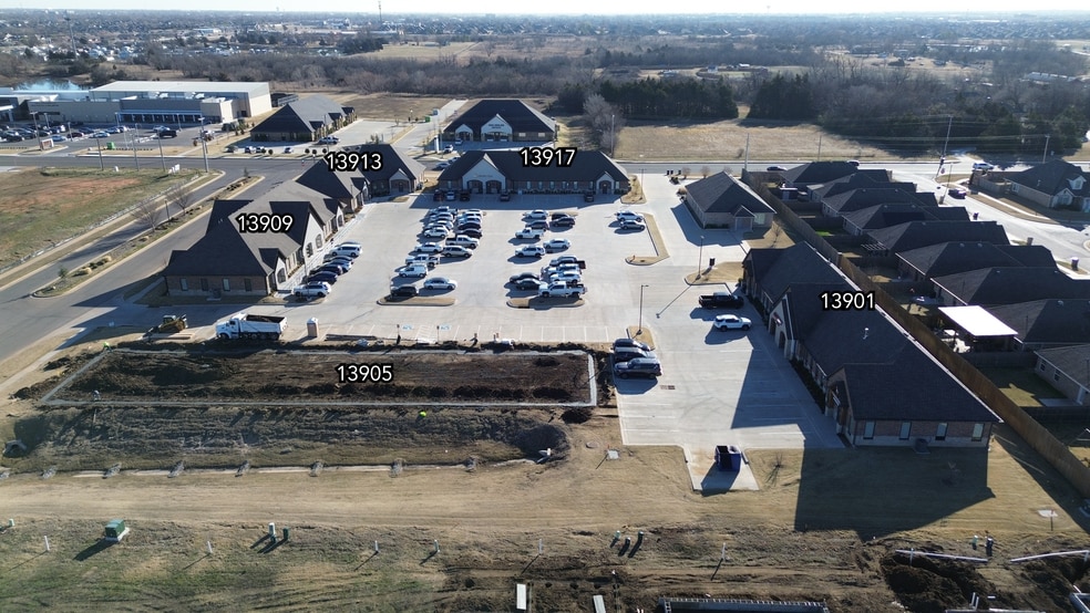 13901 S Western Ave, Oklahoma City, OK for lease - Building Photo - Image 2 of 13