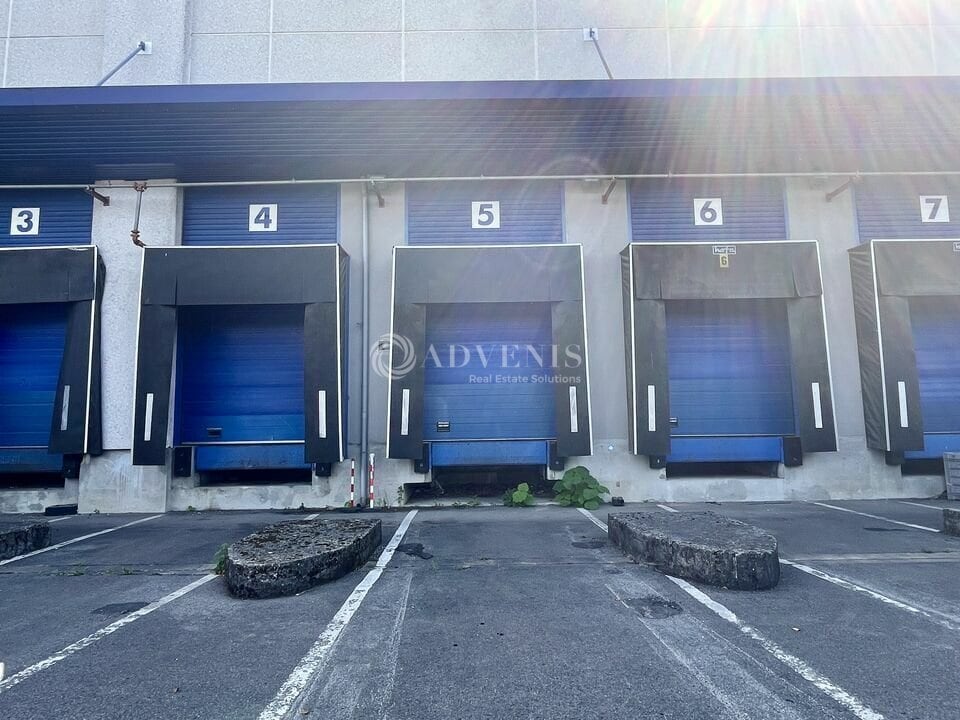 Industrial in Tremblay En France for lease Building Photo- Image 1 of 8