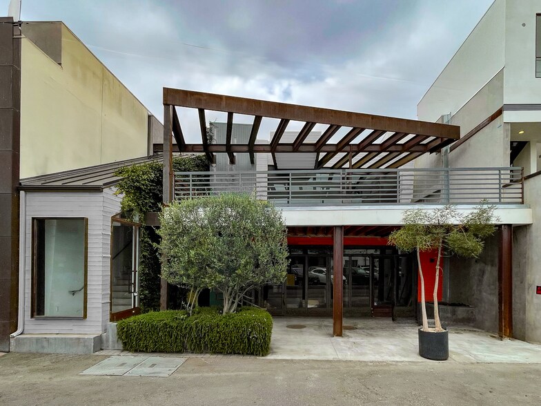 8461 Melrose Ave, West Hollywood, CA à louer - Photo du bâtiment - Image 2 de 6