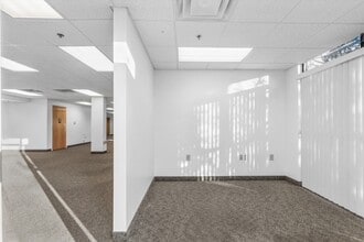 1701 Louisville Dr, Knoxville, TN à louer Photo du bâtiment- Image 2 de 11