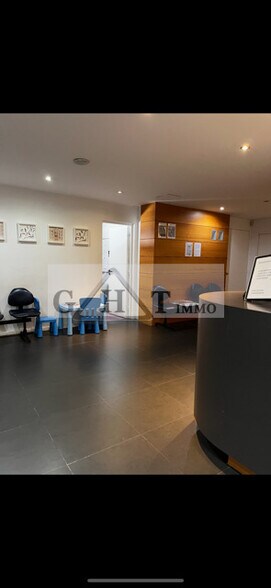 Retail in Charenton-le-Pont for sale - Interior Photo - Image 3 of 3