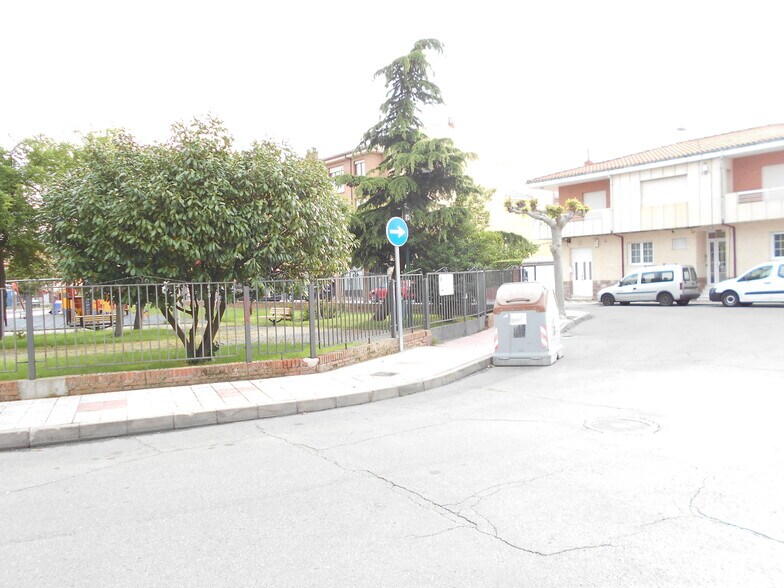 Calle Agustín Díez Alonso, Villaquilambre, León à vendre - Photo du bâtiment - Image 1 de 6