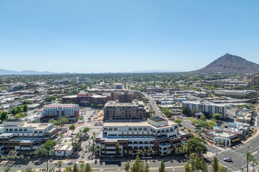 4250 N Drinkwater Blvd, Scottsdale, AZ à louer - Aérien - Image 2 de 5