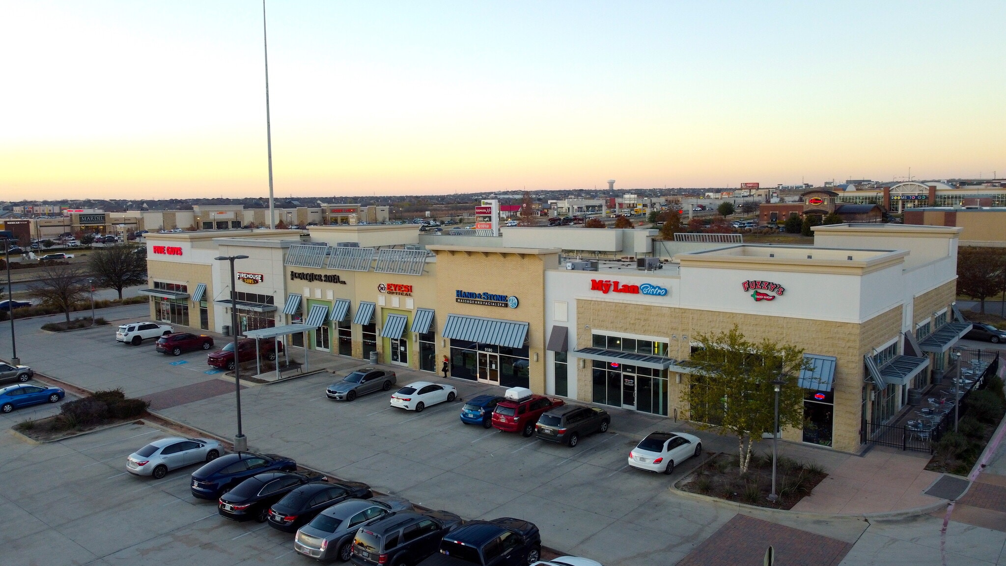 9120 North Fwy Pky, Fort Worth, TX for lease Building Photo- Image 1 of 9
