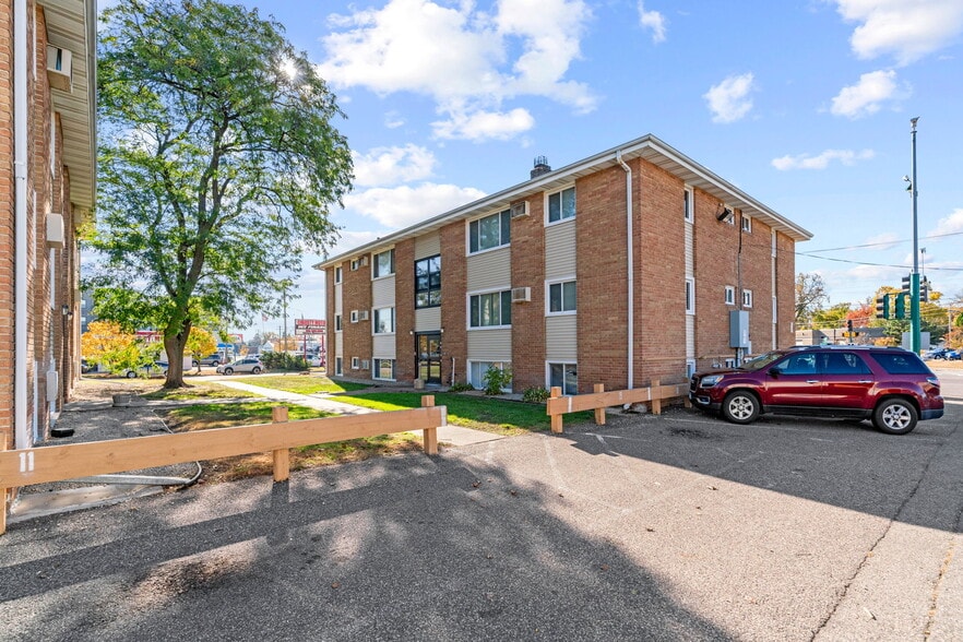 5324-5340 Hanson Ct N, Crystal, MN for sale - Building Photo - Image 3 of 7