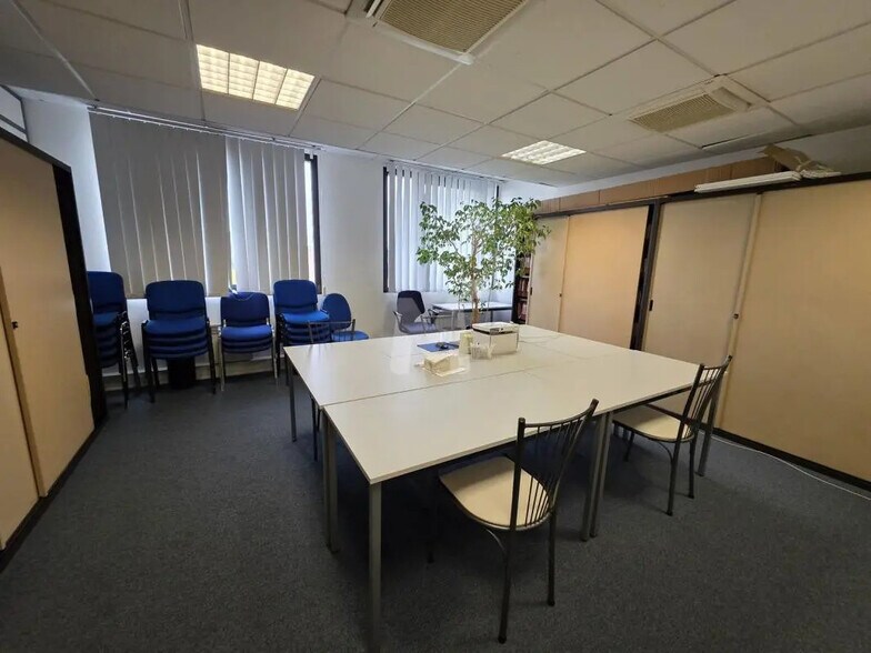 Office in Évry-Courcouronnes for sale - Building Photo - Image 3 of 10