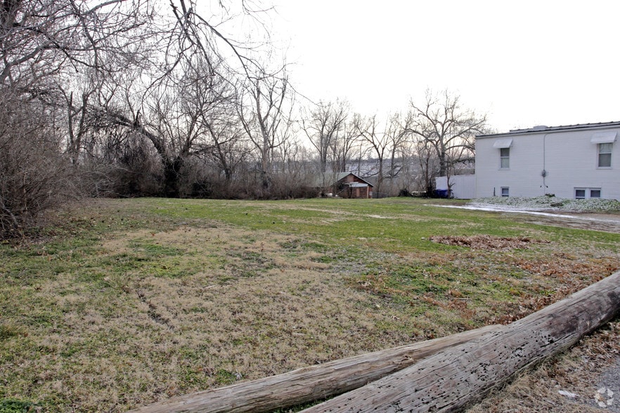 1330 Hughes Pl, Saint Louis, MO for sale - Building Photo - Image 2 of 2