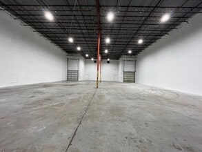 2696 NW 31st Ave, Lauderdale Lakes, FL for lease Interior Photo- Image 2 of 7