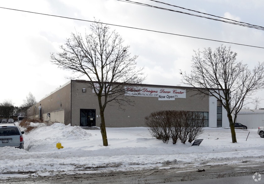 680 Bishop St N, Cambridge, ON à louer - Photo du bâtiment - Image 2 de 11