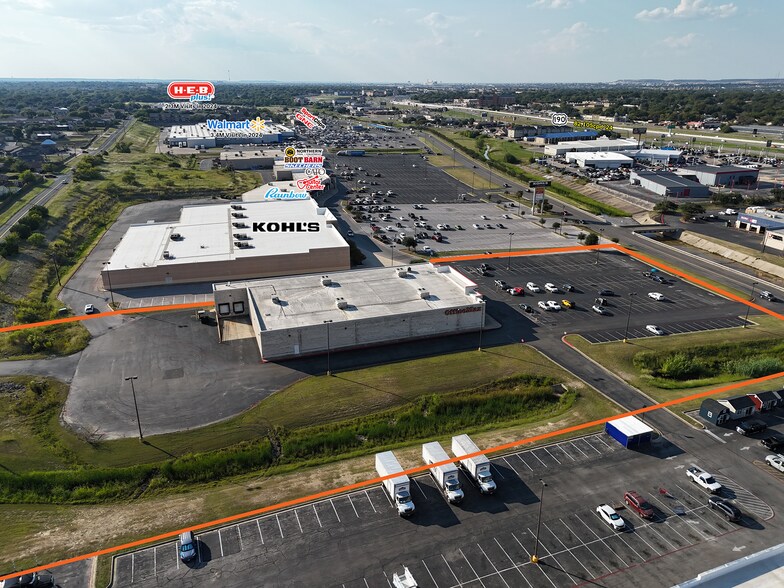 1800 Lowes Blvd, Killeen, TX à vendre - Photo du bâtiment - Image 2 de 4