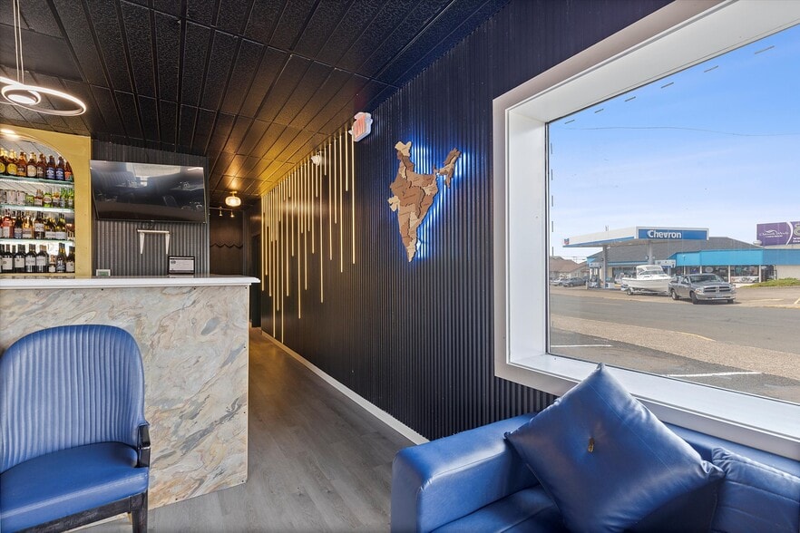 1006 SW Coast Hwy, Newport, OR for sale - Building Photo - Image 3 of 28