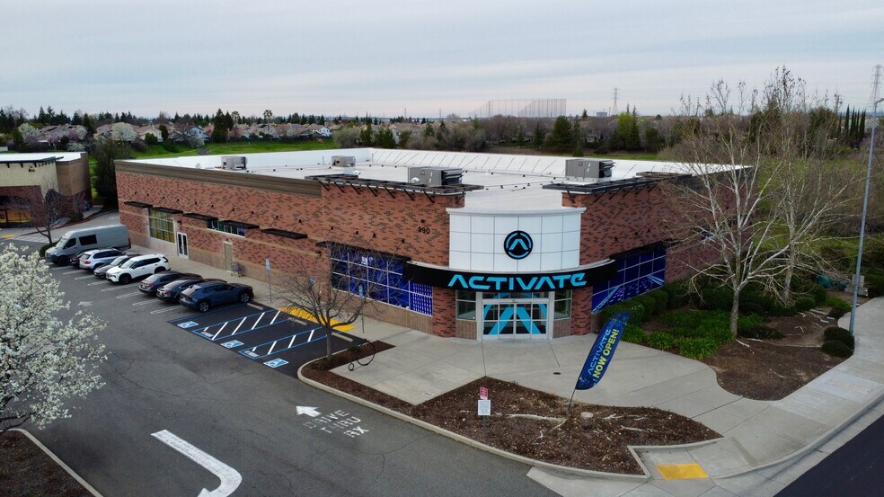 990 Pleasant Grove Blvd, Roseville, CA à louer - Photo du bâtiment - Image 2 de 14