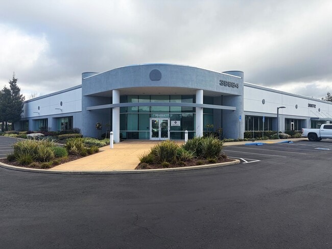 Plus de détails pour 39660-39684 Eureka Dr, Newark, CA - Local d'activités à louer