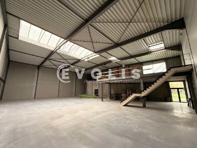 22 Rue Marcel Dassault, Seclin for lease - Interior Photo - Image 2 of 7