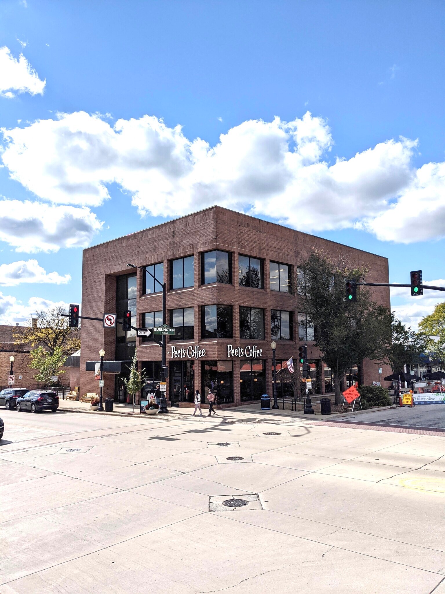 5100 Main St, Downers Grove, IL à louer Photo du bâtiment- Image 1 de 21
