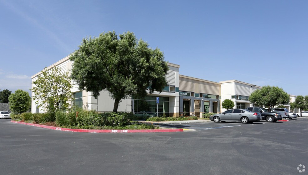 9300 Santa Anita Ave, Rancho Cucamonga, CA à louer - Photo du bâtiment - Image 2 de 3