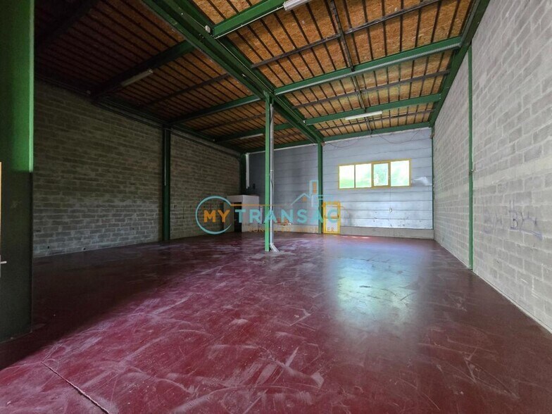 Flex in Courtry for lease - Interior Photo - Image 1 of 3