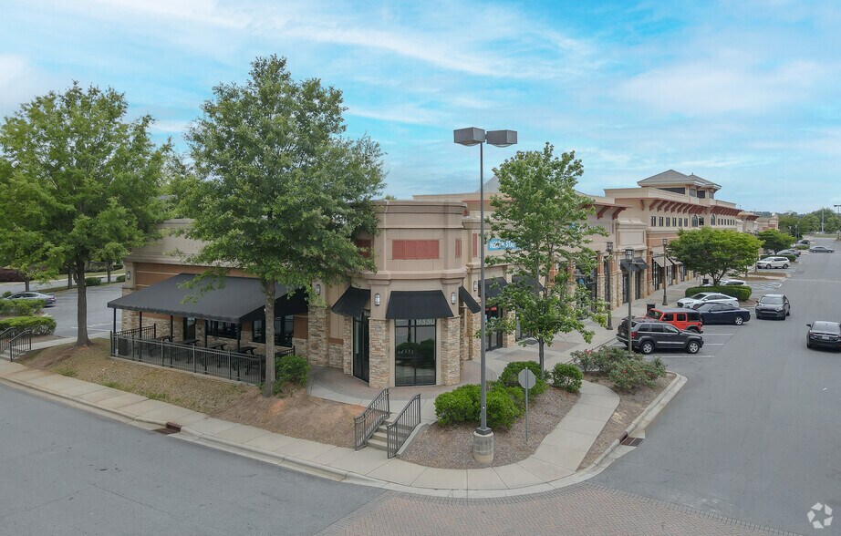 9330 Center Lake Dr, Charlotte, NC à louer - Photo principale - Image 1 de 13