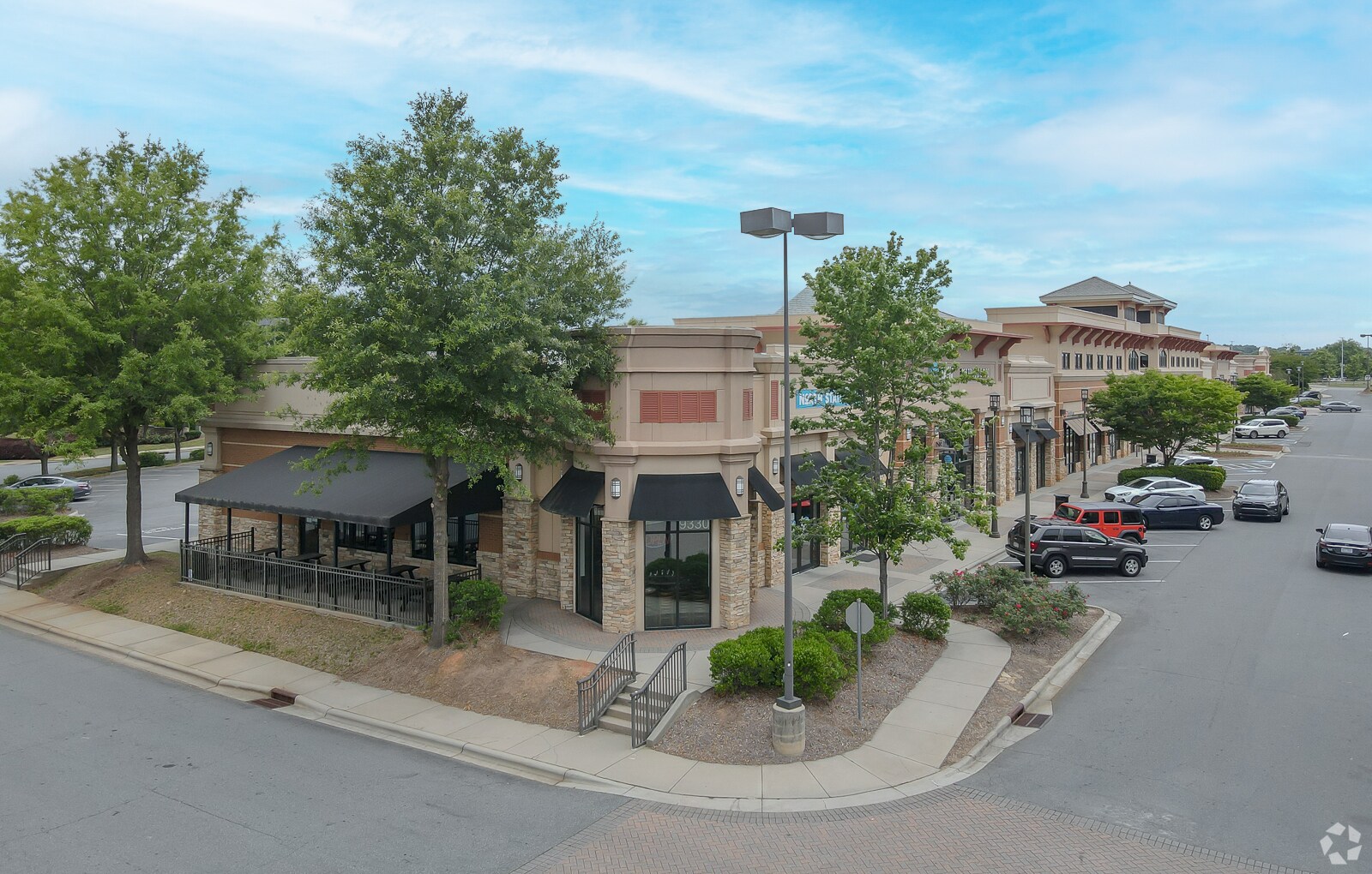 9330 Center Lake Dr, Charlotte, NC à louer Photo principale- Image 1 de 14