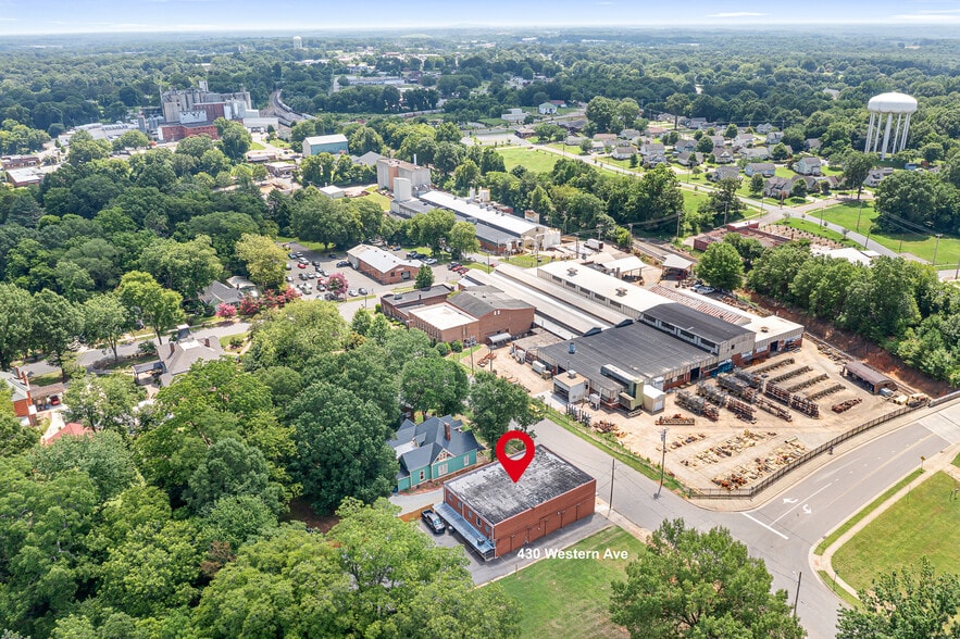 426-430 Western Ave, Statesville, NC for lease - Building Photo - Image 2 of 28