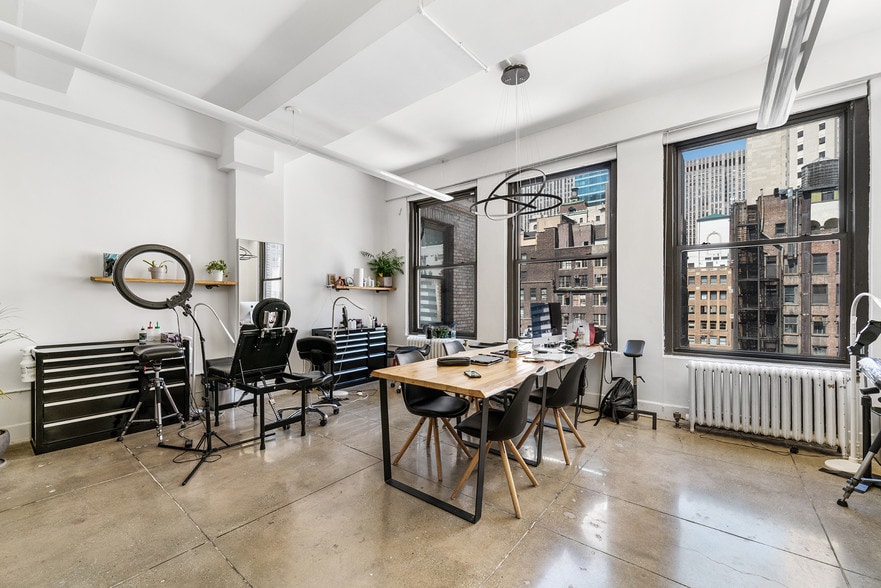 2 W 46th St, New York, NY for lease - Interior Photo - Image 3 of 11