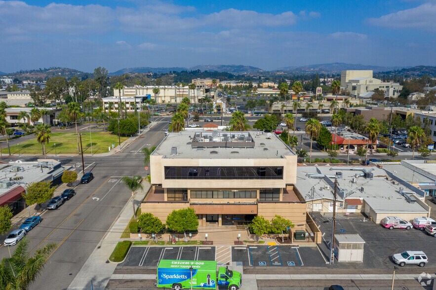 355 W Grand Ave, Escondido, CA à louer - Aérien - Image 3 de 5