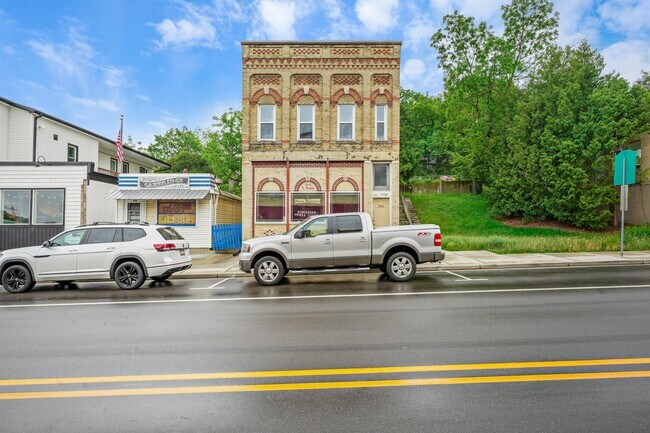 More details for 44 N Main St, Deerfield, WI - Retail for Sale