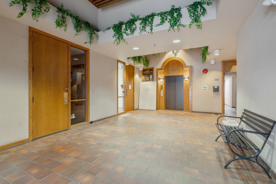 344 W Genesee St, Syracuse, NY for lease - Lobby - Image 3 of 127