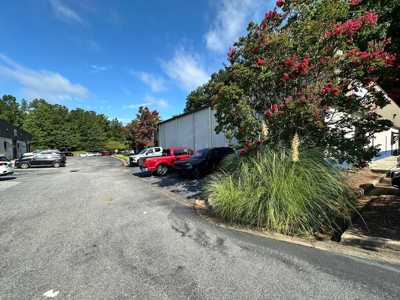 1385 Weber Industrial Dr, Cumming, GA for lease - Building Photo - Image 3 of 46