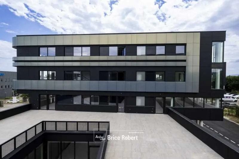 Office in Limonest for lease - Building Photo - Image 3 of 25