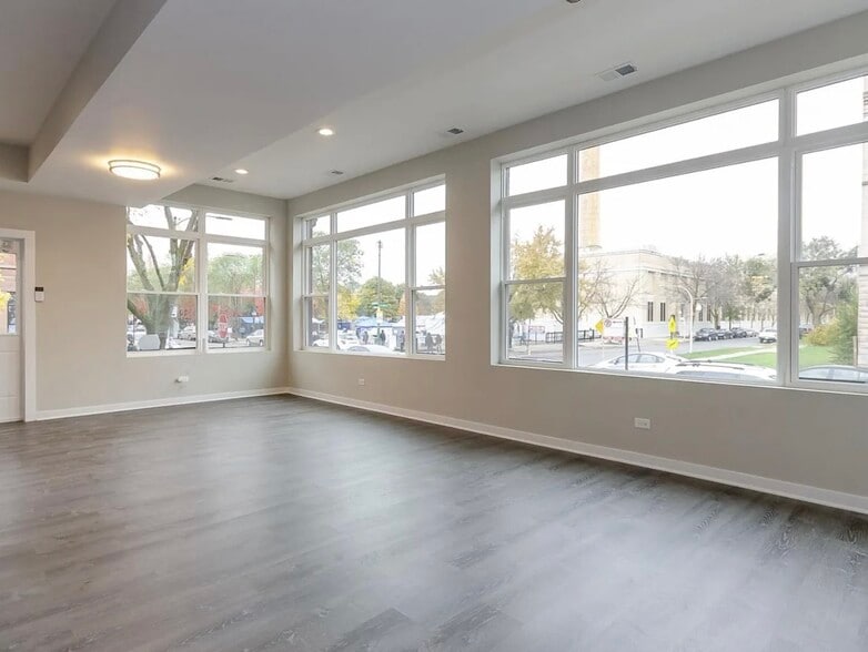 2325 S California Ave, Chicago, IL à vendre - Photo intérieure - Image 2 de 8