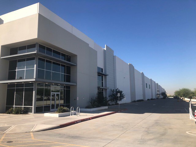 7825 W Buckeye Rd, Phoenix, AZ à louer - Photo du bâtiment - Image 3 de 4
