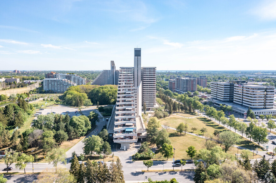 5199 Rue Sherbrooke E, Montréal, QC à louer - Photo du bâtiment - Image 3 de 23