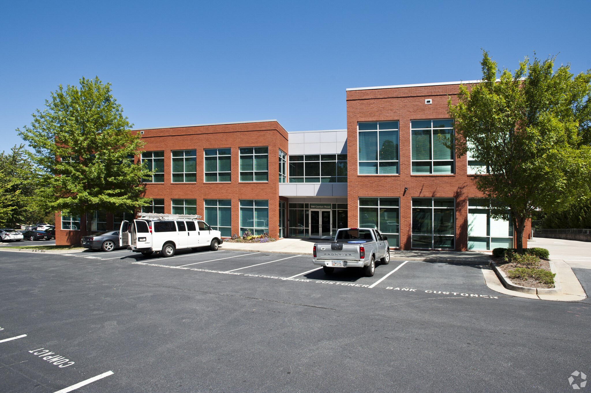711 Canton Rd NE, Marietta, GA for lease Building Photo- Image 1 of 4