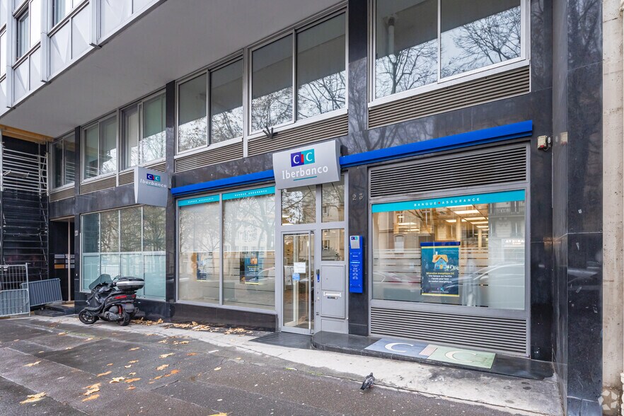 Immeuble residentiel dans Paris à vendre - Photo du bâtiment - Image 3 de 3