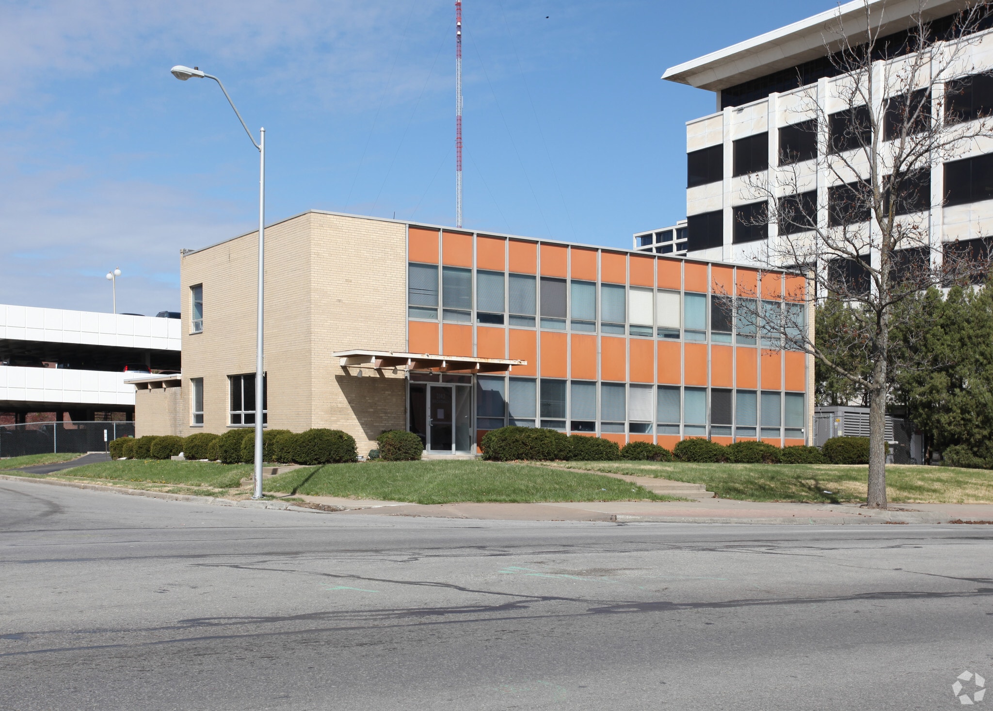 3130 & 3142 Broadway Blvd. portfolio of 2 properties for sale on LoopNet.ca Building Photo- Image 1 of 17