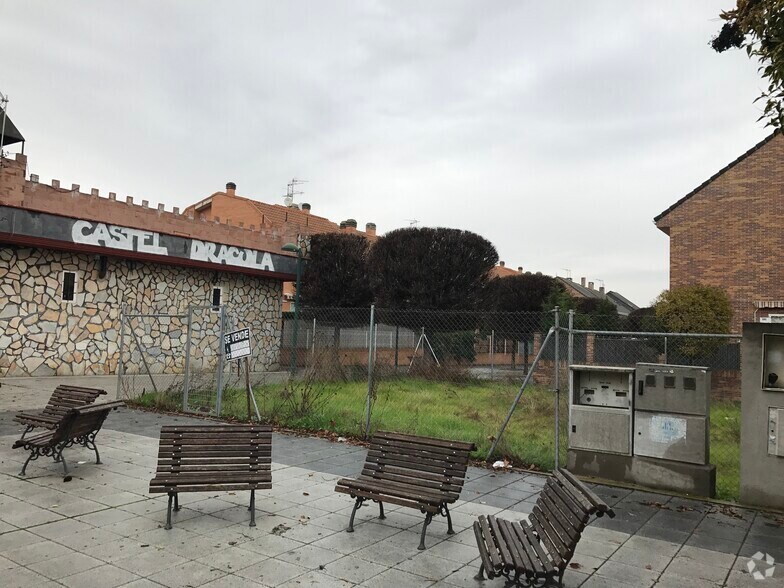 Calle Rosalía Castro, 3, San Fernando de Henares, Madrid à vendre - Photo du bâtiment - Image 2 de 2