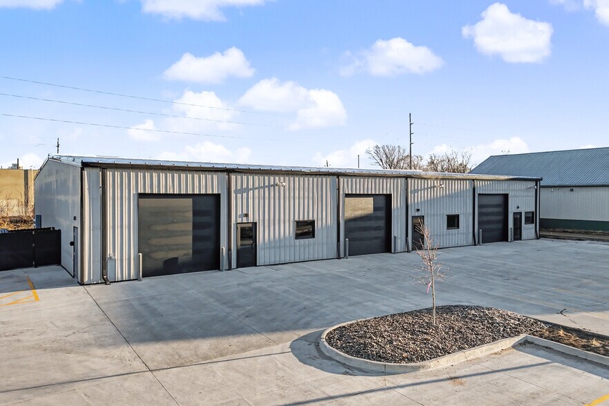 385 NW 43rd Pl, Des Moines, IA à louer - Photo du bâtiment - Image 3 de 10