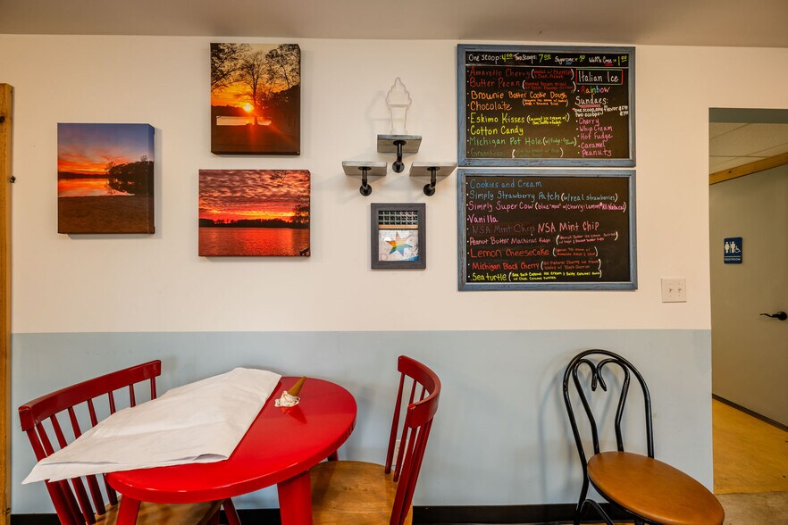 50463 M-152, Dowagiac, MI à vendre - Photo du bâtiment - Image 2 de 12