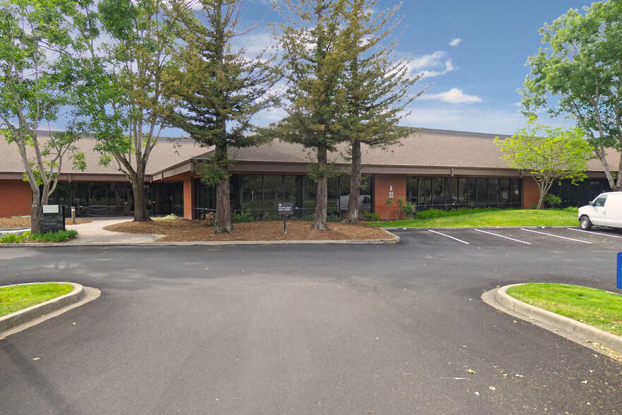 1375 Corporate Cntr Pky, Santa Rosa, CA for lease - Building Photo - Image 1 of 7