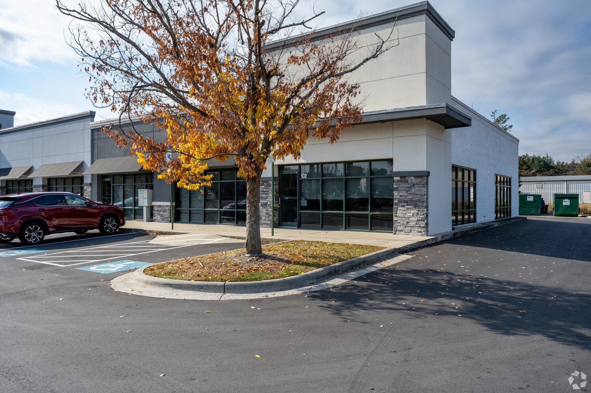7360 W Friendly Ave, Greensboro, NC for lease Building Photo- Image 1 of 21