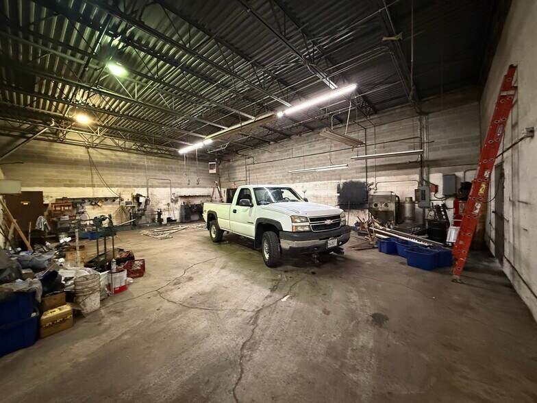 111-143 S Wheeling Rd, Wheeling, IL à louer - Photo du bâtiment - Image 3 de 12