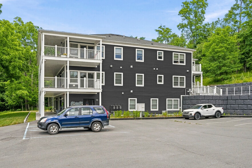 812 Broad St, Milford, PA for sale - Primary Photo - Image 1 of 38