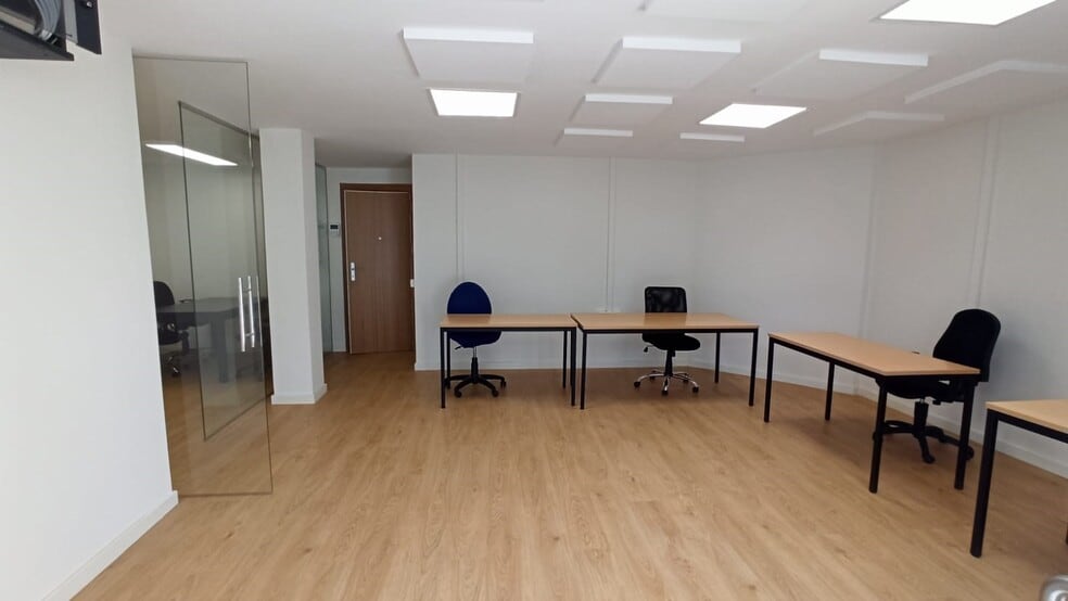 Office in Barcelona, Barcelona for lease - Interior Photo - Image 2 of 2