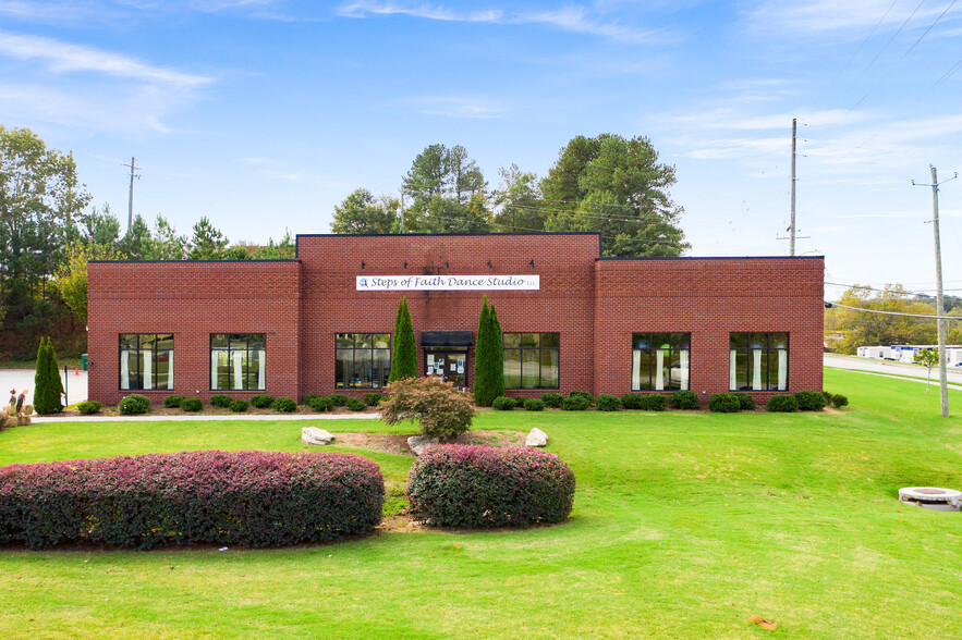 65 Walnut Grove Rd SE, Cartersville, GA for sale - Primary Photo - Image 1 of 38