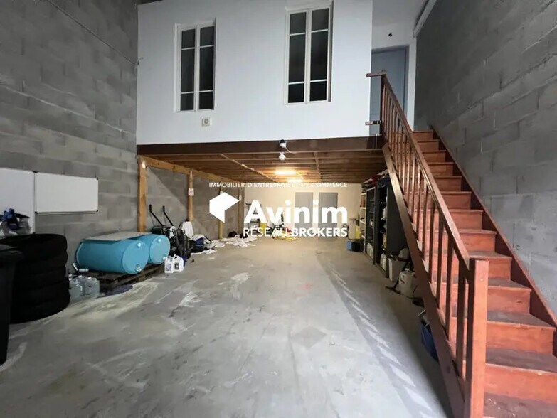 Flex in Tignieu-Jameyzieu for lease - Interior Photo - Image 2 of 17