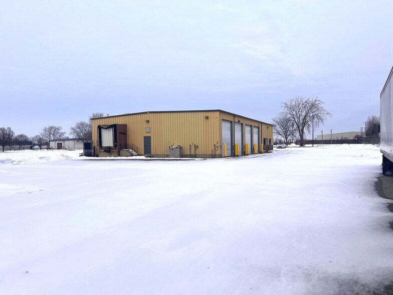 1001 Geneva St, Shorewood, IL à vendre - Photo du bâtiment - Image 2 de 13