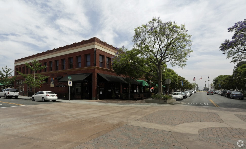 3541-3597 Main St, Riverside, CA à louer - Photo du bâtiment - Image 3 de 4